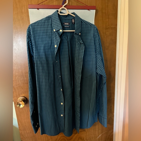 Izod Blue checkered button-down shirt. Barely used (if ever); great condition. - Picture 3 of 4